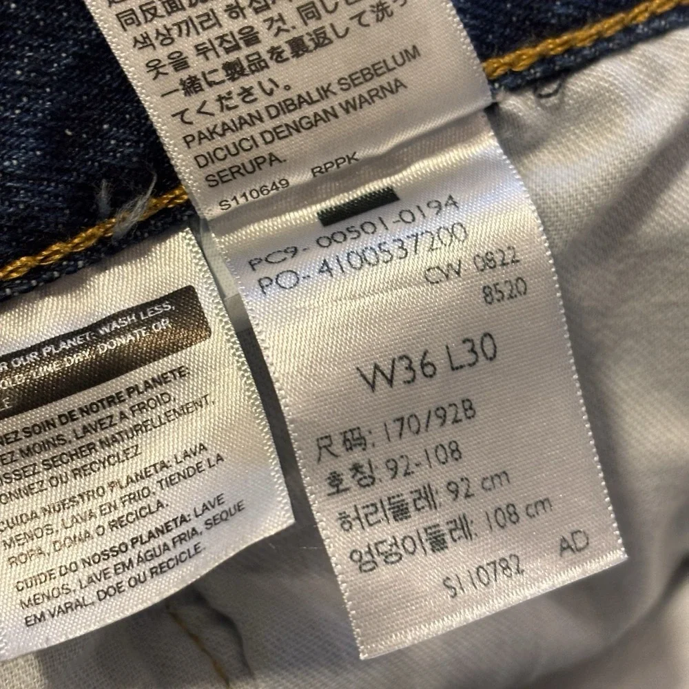 Levis has measurements nice
